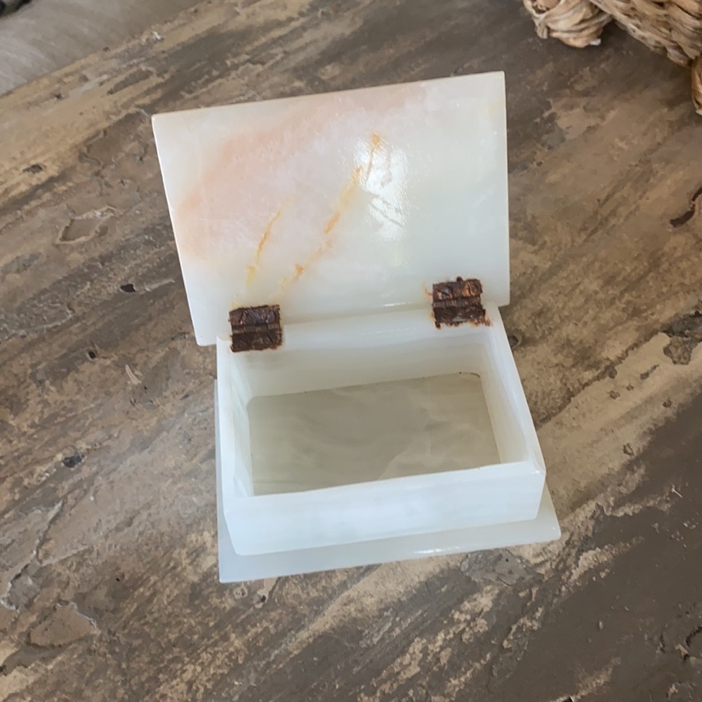 Vintage Marble Hinged Lid Trinket Box Ivory​​​​​​​​ - Picture 6 of 10